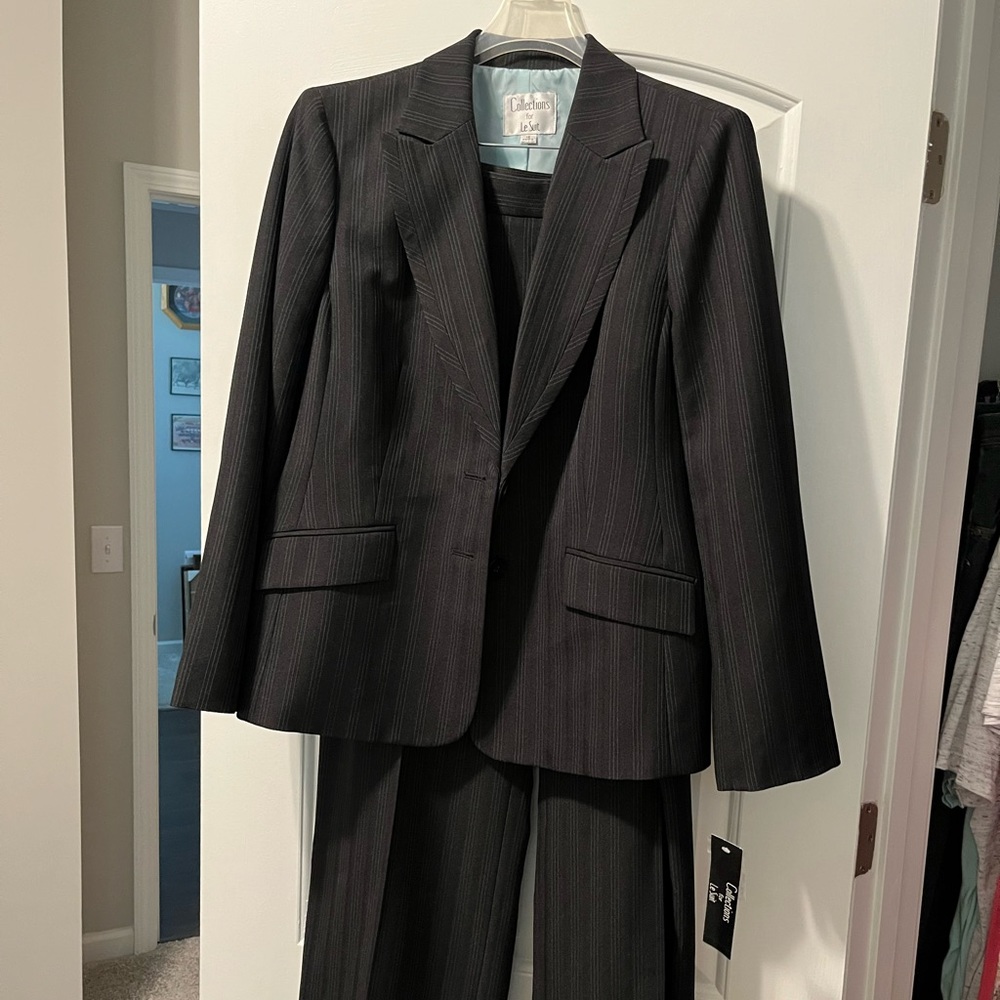New Collections for Le Suit Size 16 Black Suit Jacket and Pants with Pinstripes